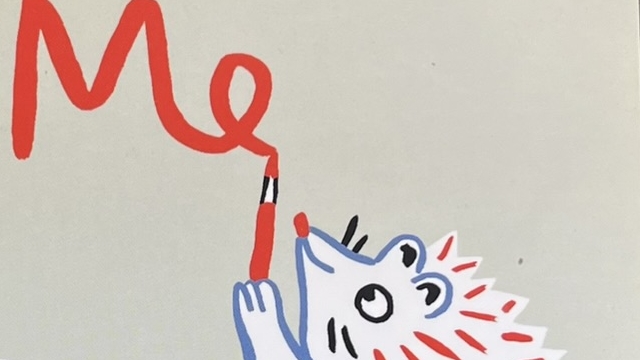 『MADE BY ME』の本の表紙のイラストです。ハリネズミが「Me」という文字を描いてる絵が描かれています。