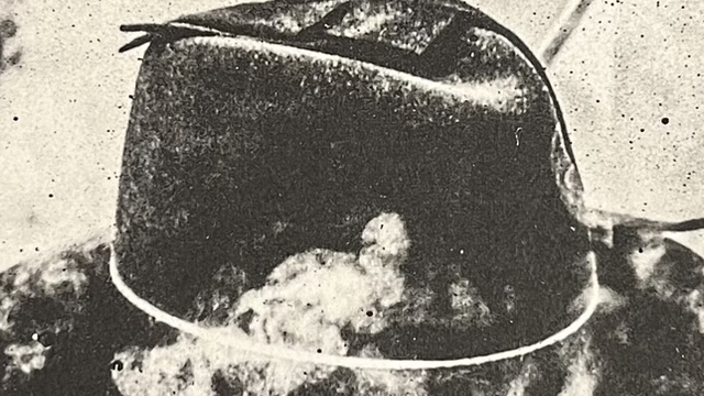 『maison michel paris』の本の表紙の写真です。帽子のモノクロの写真が写っています。