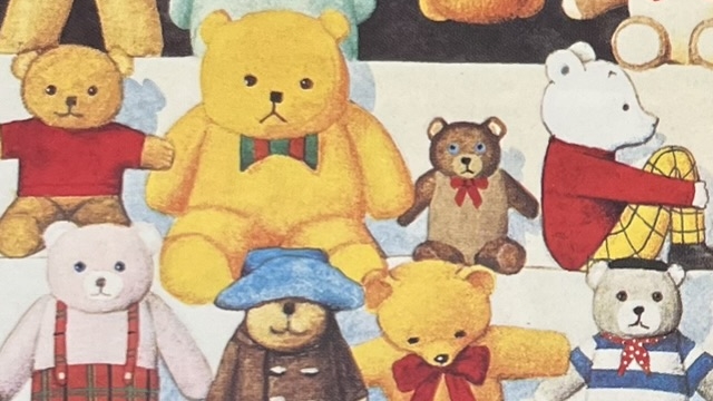 『くまくんまちへいく』の絵本のページのイラストです。ショーウインドウに飾ってあるくまのぬいぐるみが描かれています。