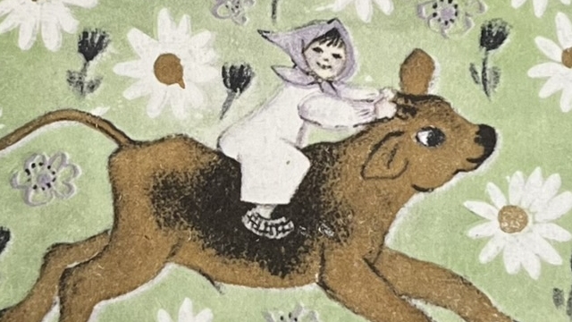 『黒い体の、白いひづめの牛』の絵本の表紙です。頭巾をかぶった女の子が茶色い牛に乗っている絵が描かれています。