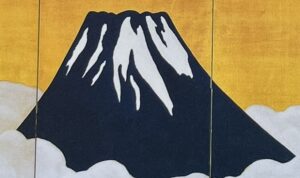 『横山大観』の図録のページの絵です。雲の上から顔を出す富士山が描かれています。